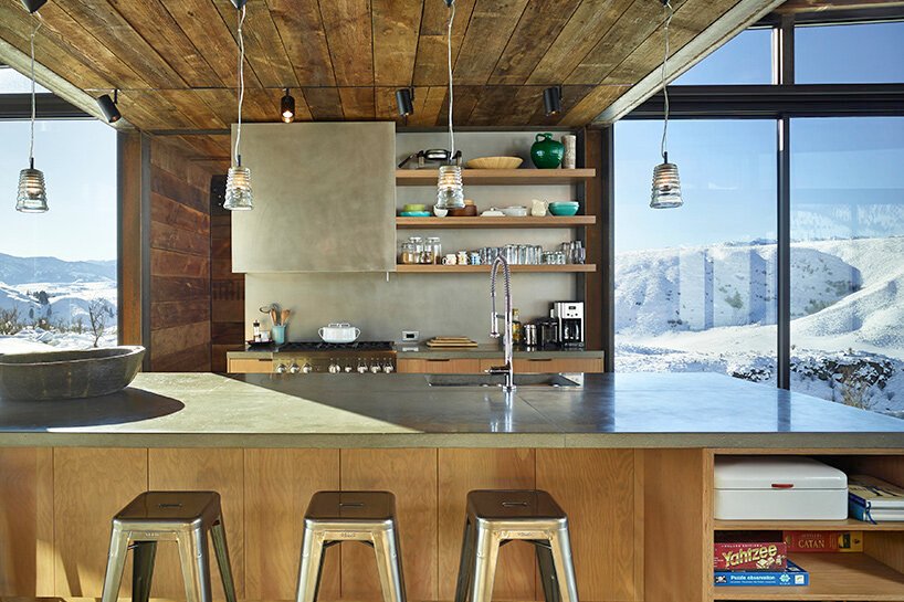 olson kundig 设计了“studhorse”房屋作为山区的现代露营地 olson kundig 设计了“studhorse”房屋作为山区的现代露营地