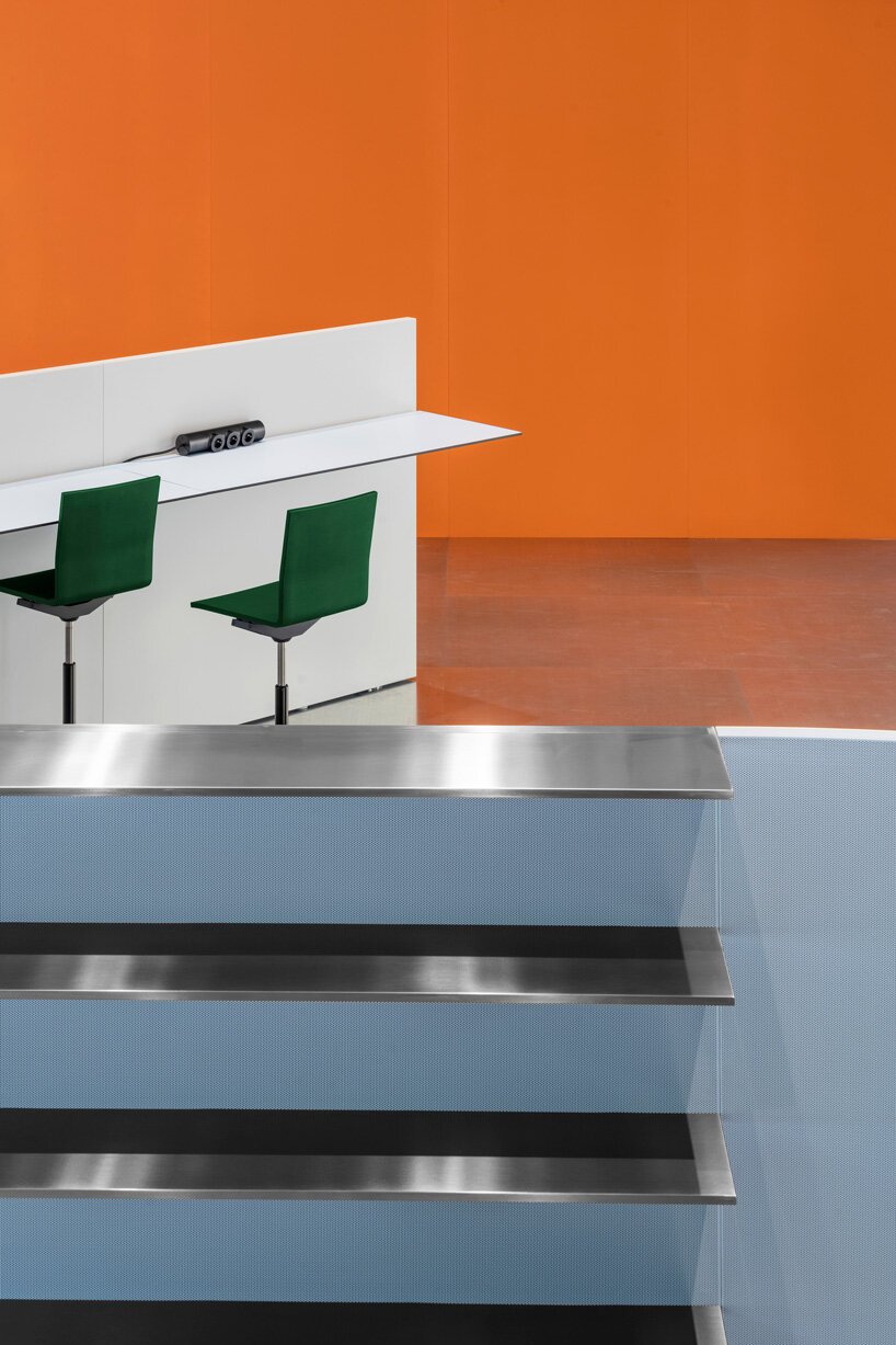 OMA 的 unifor 办公家具系列可以以无限的方式配置