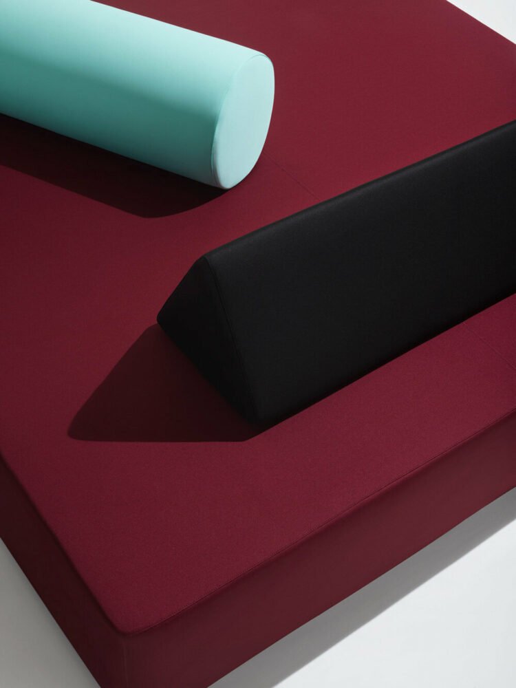 OMA 的 unifor 办公家具系列可以以无限的方式配置