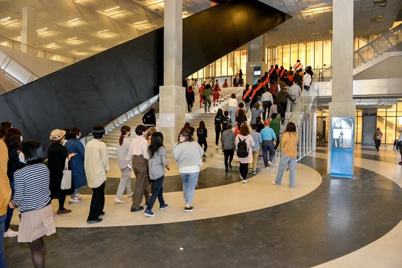 OMA 完成了台北演艺中心的三卷“插入式”建筑