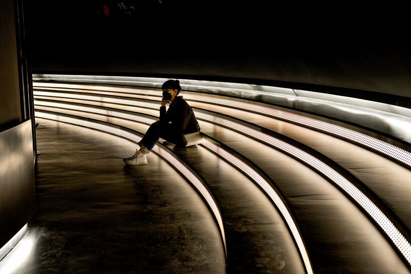 OMA 完成了台北演艺中心的三卷“插入式”建筑