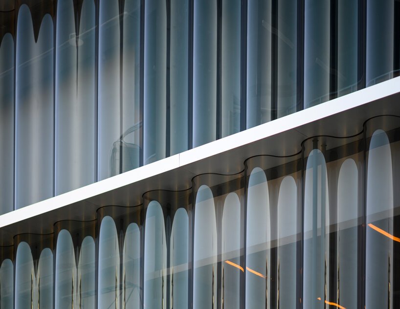 OMA 完成了台北演艺中心的三卷“插入式”建筑