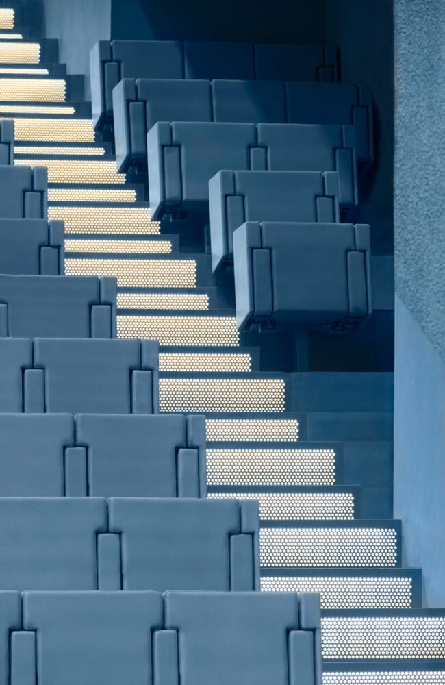 OMA 完成了台北演艺中心的三卷“插入式”建筑