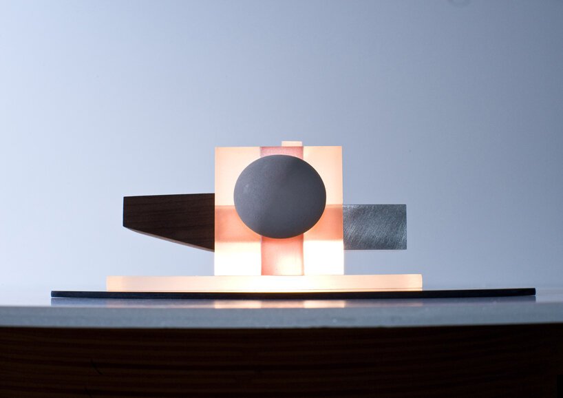 OMA 完成了台北演艺中心的三卷“插入式”建筑