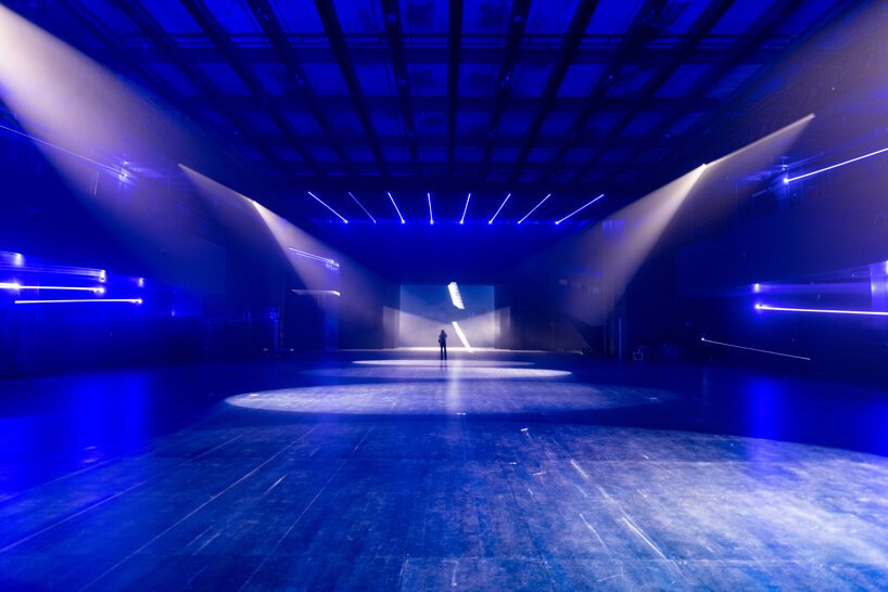 OMA 完成了台北演艺中心的三卷“插入式”建筑