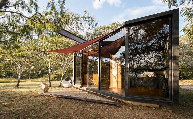 omar lópez bautista 坐落在墨西哥高地的 29 平方米黑色混凝土小屋