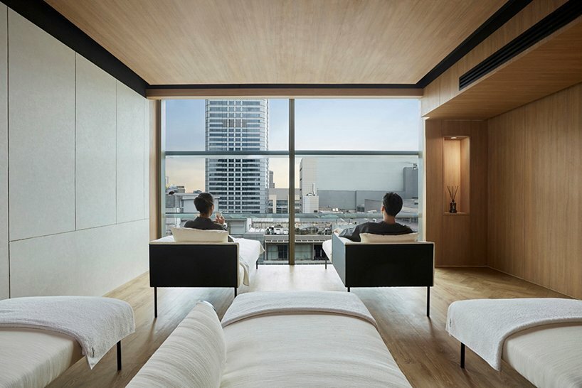 A-asterisk 的摩天大楼公共浴场俯瞰曼谷市景