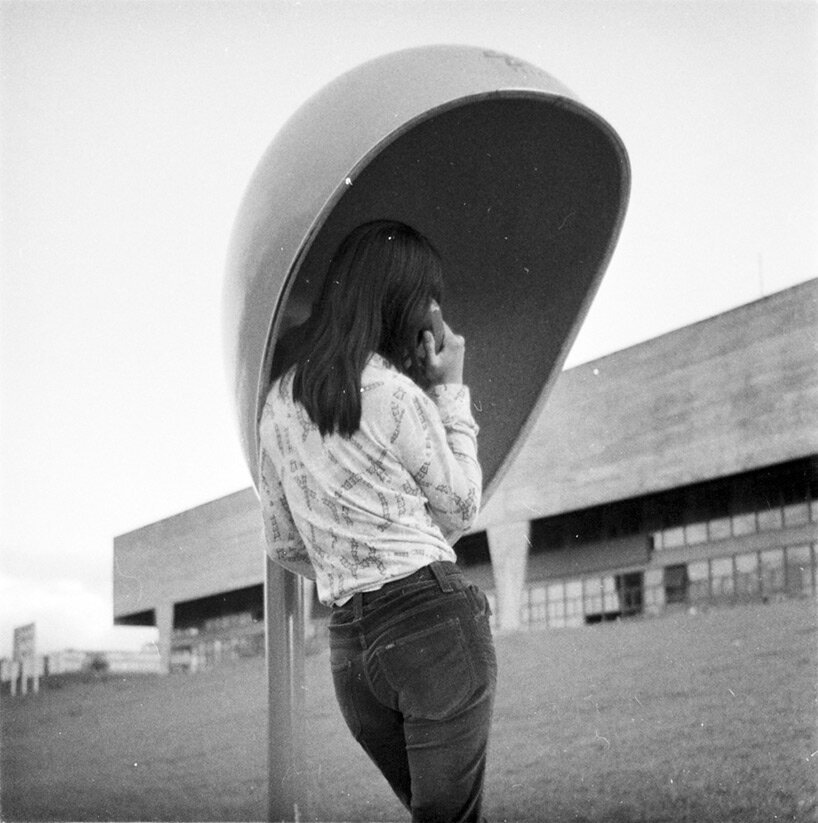 奥雷良 50 周年:由 chu ming Silveira 设计的巴西标志性蛋形电话亭 奥雷良 50 周年:由 chu ming Silveira 设计的巴西标志性蛋形电话亭