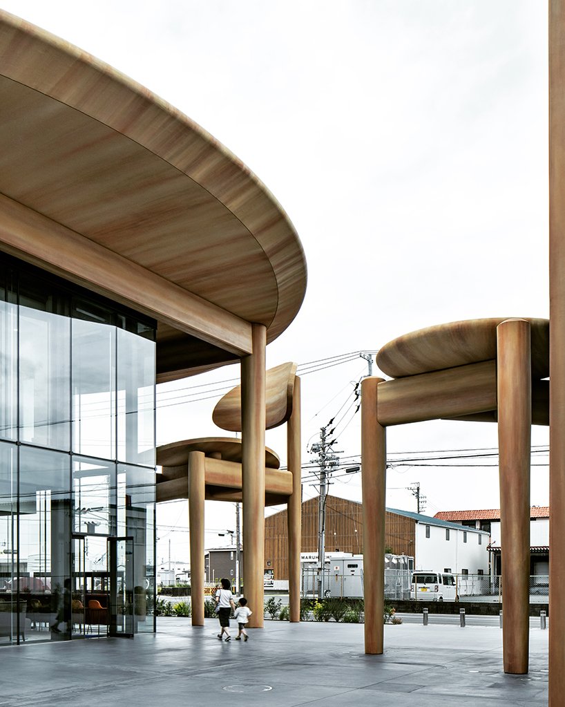 giant set of chairs and table shelters nikken sekkei