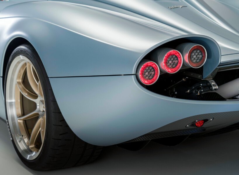 限量版帕加尼 huayra codalunga 让人回想起 60 年代的赛车 限量版帕加尼 huayra codalunga 让人回想起 60 年代的赛车