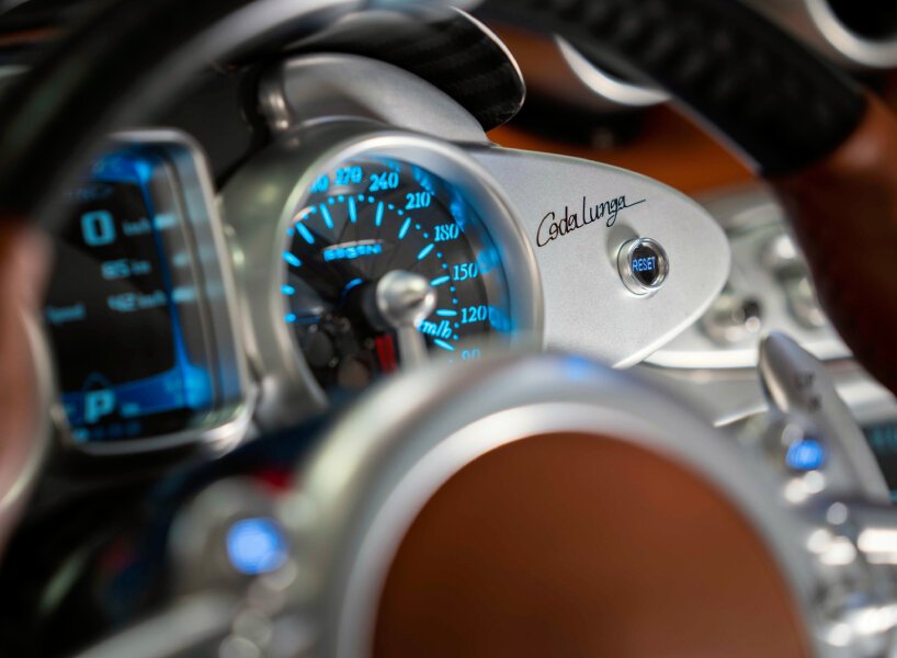 限量版帕加尼 huayra codalunga 让人回想起 60 年代的赛车 限量版帕加尼 huayra codalunga 让人回想起 60 年代的赛车