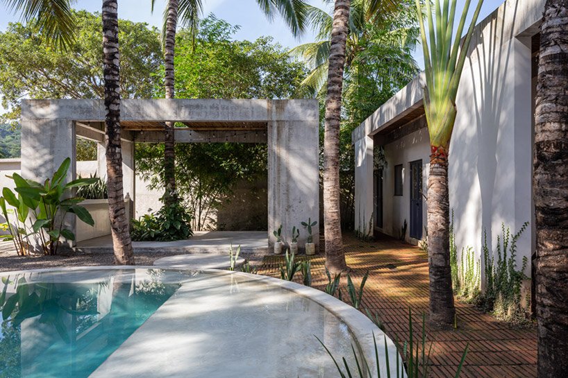 帕尔马将墨西哥废弃的“圣伊格纳西奥”房屋改造成郁郁葱葱的度假胜地