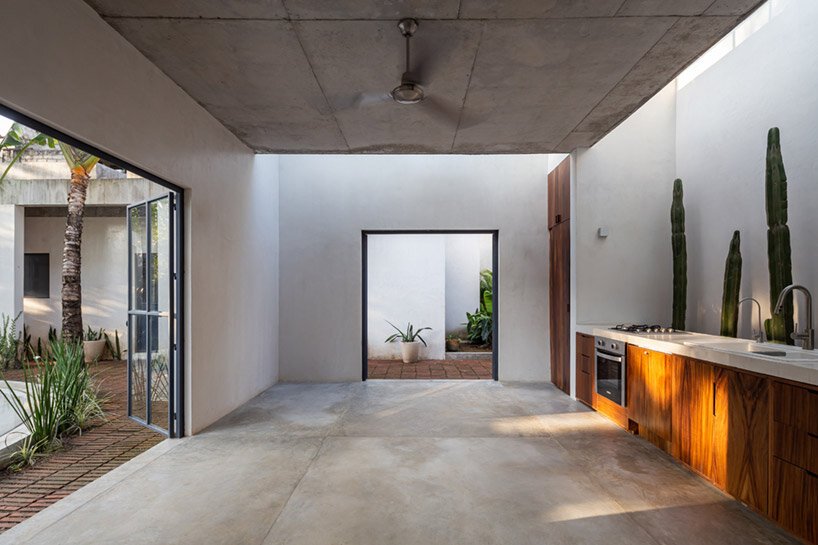 帕尔马将墨西哥废弃的“圣伊格纳西奥”房屋改造成郁郁葱葱的度假胜地