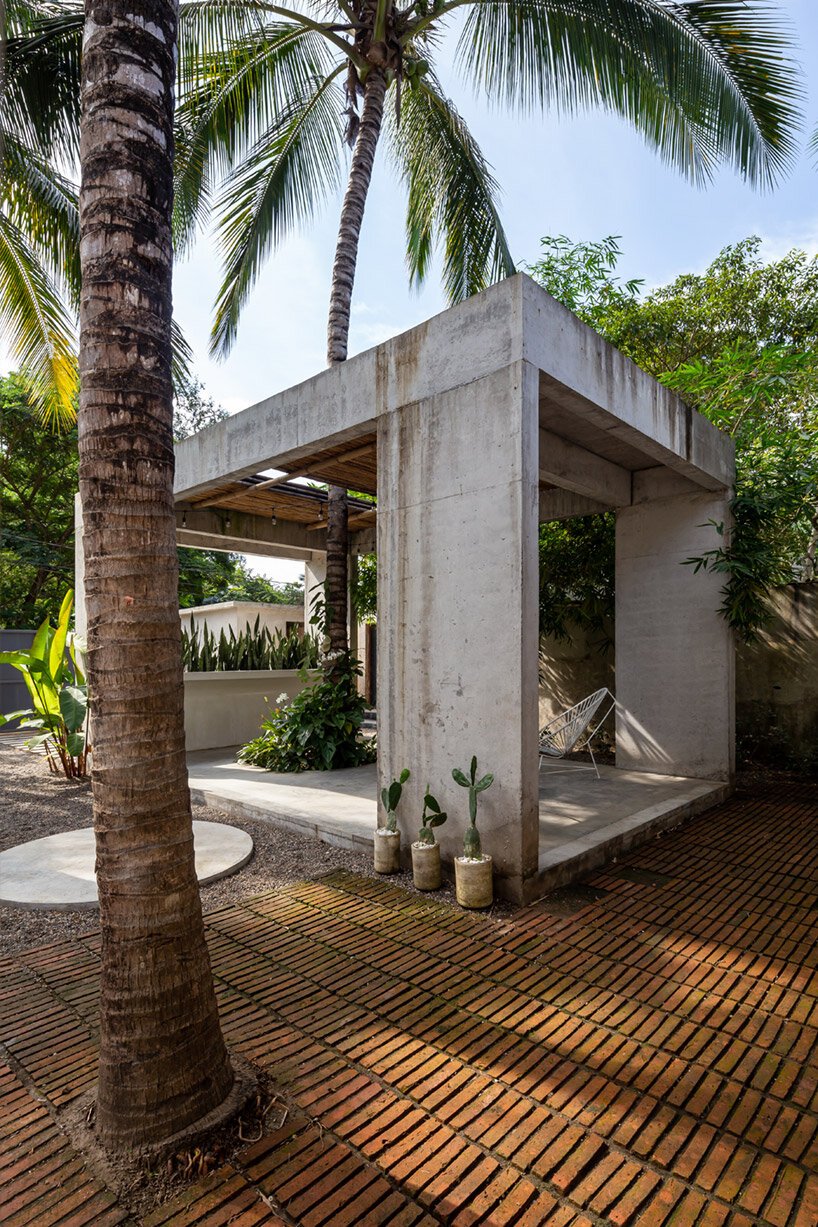 帕尔马将墨西哥废弃的“圣伊格纳西奥”房屋改造成郁郁葱葱的度假胜地