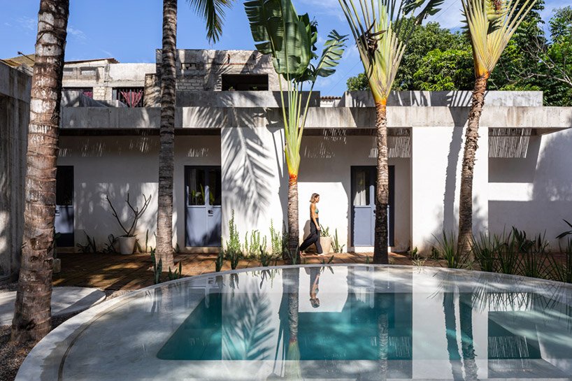 帕尔马将墨西哥废弃的“圣伊格纳西奥”房屋改造成郁郁葱葱的度假胜地