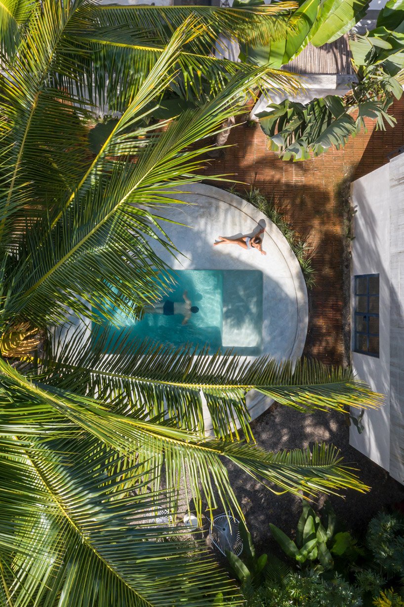 帕尔马将墨西哥废弃的“圣伊格纳西奥”房屋改造成郁郁葱葱的度假胜地