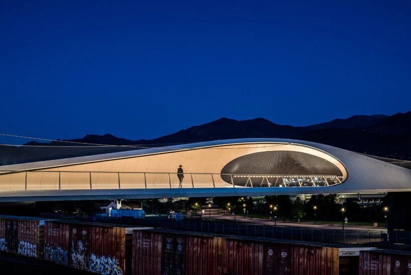 迪勒·斯科菲迪奥 + 伦弗罗设计的流畅的“公园联合桥”面朝科罗拉多落基山脉