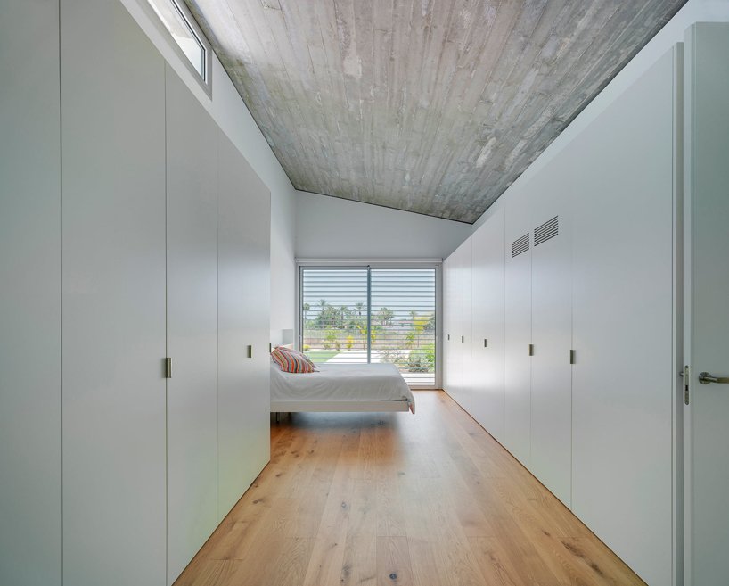 jaime sepulcre arquitecturas 将西班牙房屋布置在一个私密的开放式庭院周围 jaime sepulcre arquitecturas 将西班牙房屋布置在一个私密的开放式庭院周围