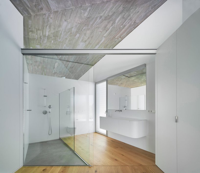 jaime sepulcre arquitecturas 将西班牙房屋布置在一个私密的开放式庭院周围 jaime sepulcre arquitecturas 将西班牙房屋布置在一个私密的开放式庭院周围