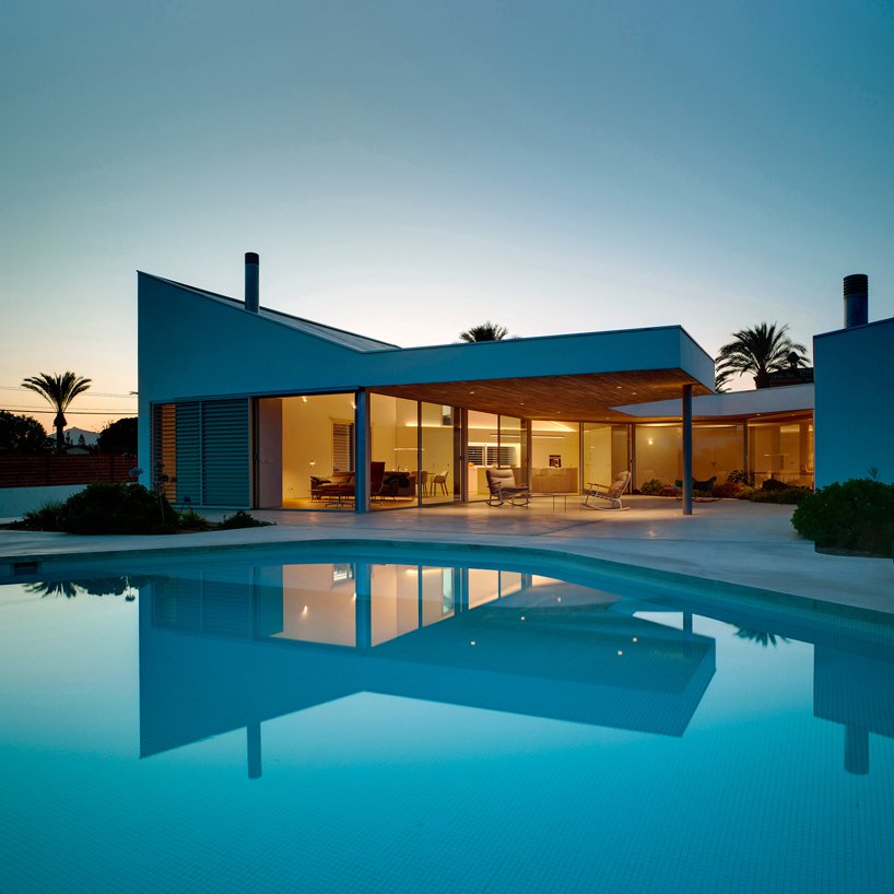 jaime sepulcre arquitecturas 将西班牙房屋布置在一个私密的开放式庭院周围 jaime sepulcre arquitecturas 将西班牙房屋布置在一个私密的开放式庭院周围