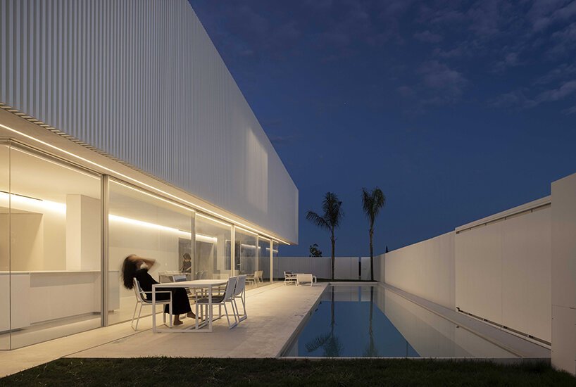 fran silvestre arquitectos 完成了西班牙皮耶拉透水住宅
