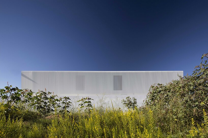 fran silvestre arquitectos 完成了西班牙皮耶拉透水住宅