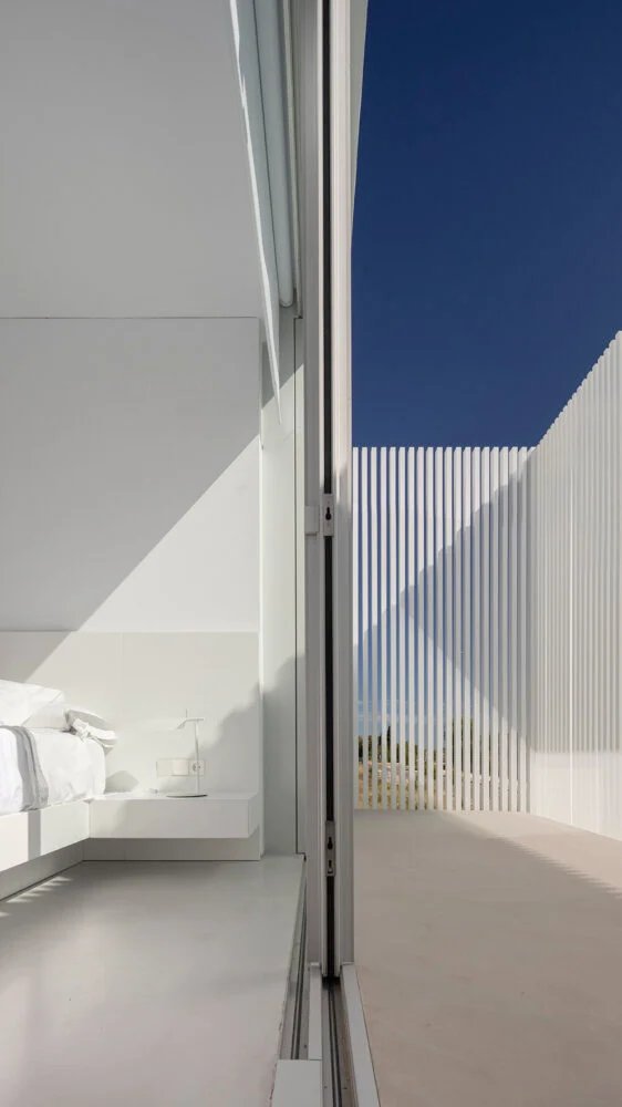 fran silvestre arquitectos 完成了西班牙皮耶拉透水住宅