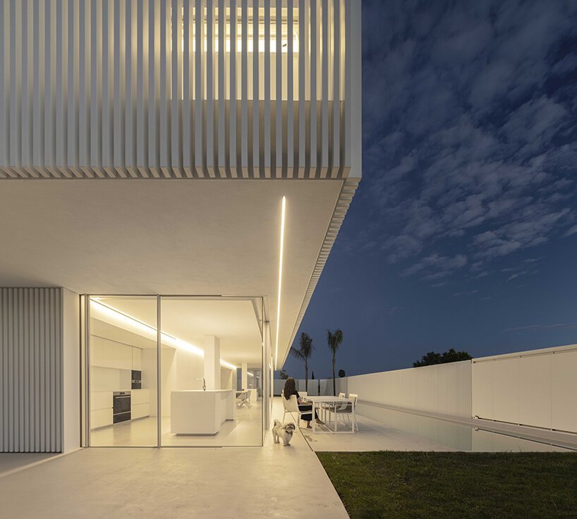 fran silvestre arquitectos 完成了西班牙皮耶拉透水住宅