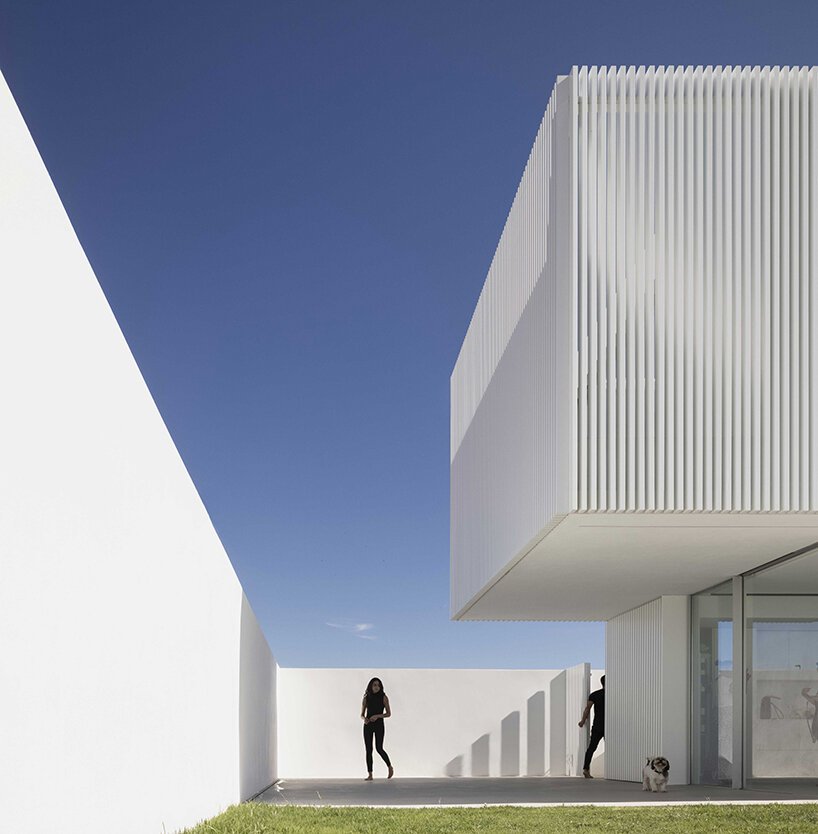 fran silvestre arquitectos 完成了西班牙皮耶拉透水住宅