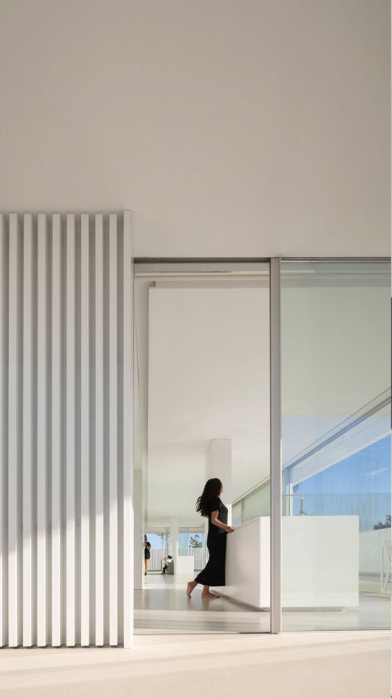 fran silvestre arquitectos 完成了西班牙皮耶拉透水住宅