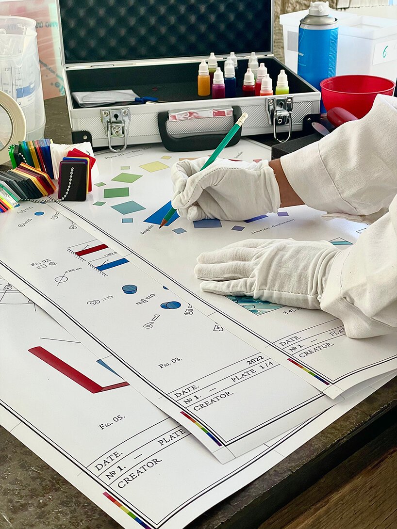 Pierre Brault 用引人入胜的日晷变化为城市建筑增添色彩