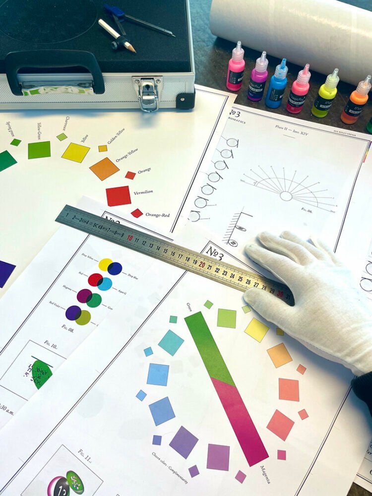 Pierre Brault 用引人入胜的日晷变化为城市建筑增添色彩