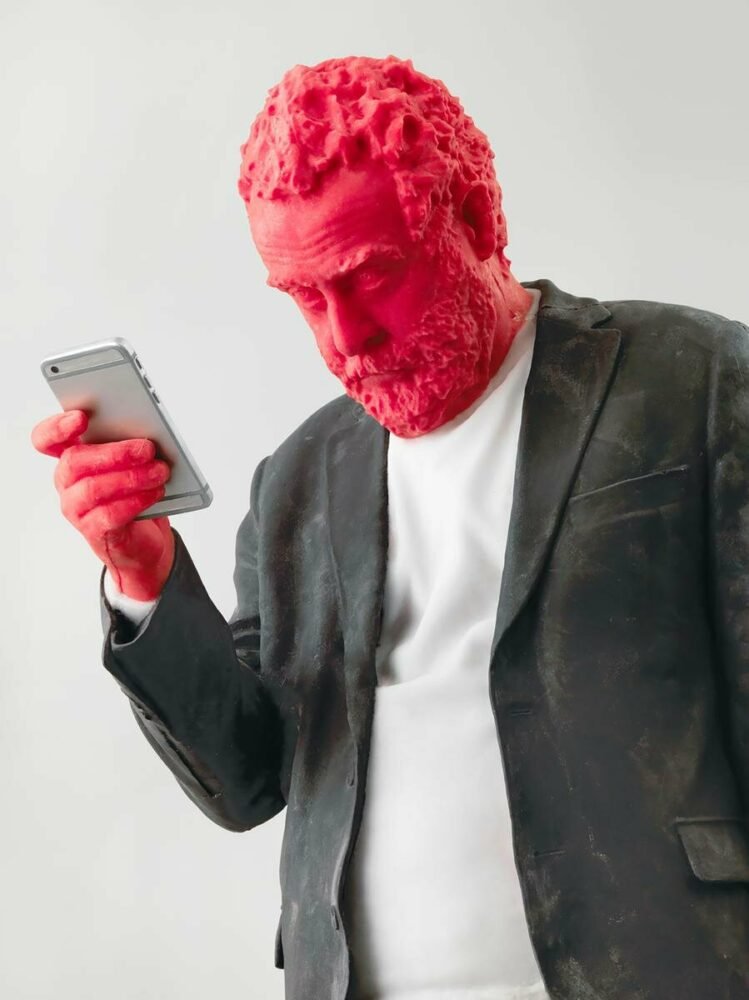 urs fischer 的办公椅顽皮地跳舞,模仿人类行为 urs fischer 的办公椅顽皮地跳舞,模仿人类行为