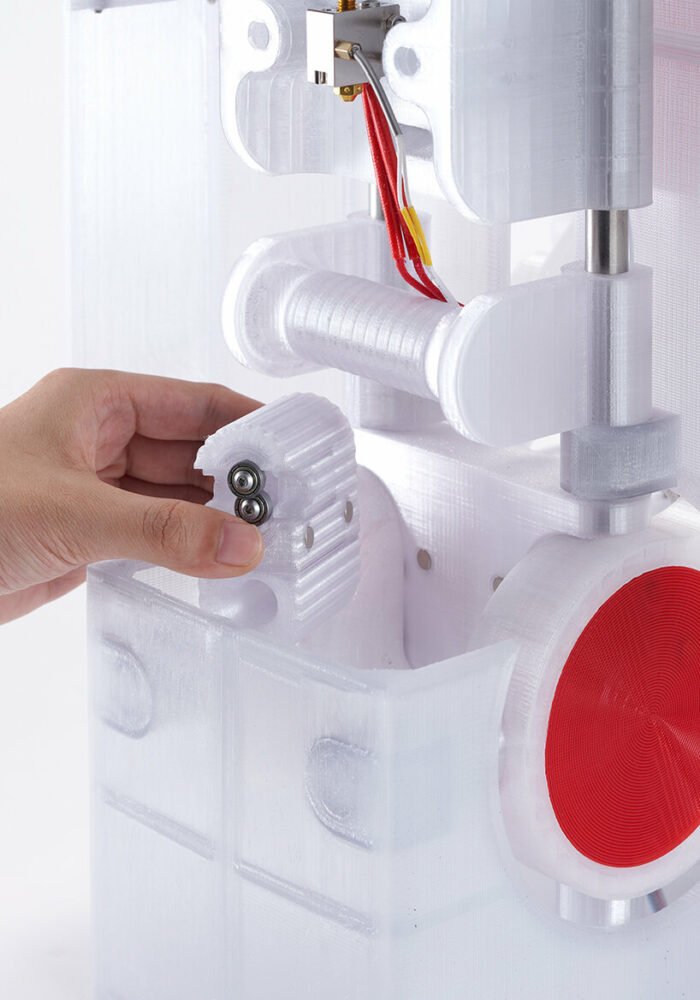 Reiten Cheng 的“Polyformer”将塑料瓶变成细丝