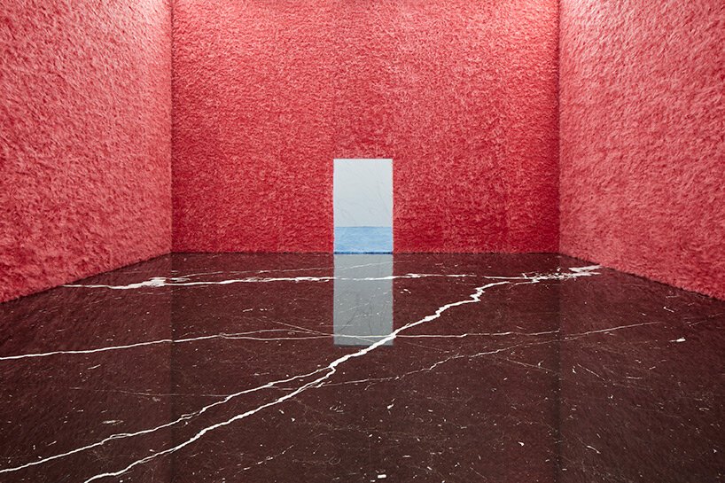 Miuccia Prada、雷姆·库哈斯 (Rem Koolhaas) 等人讨论 Prada 2021 秋冬女装秀和纹理套装