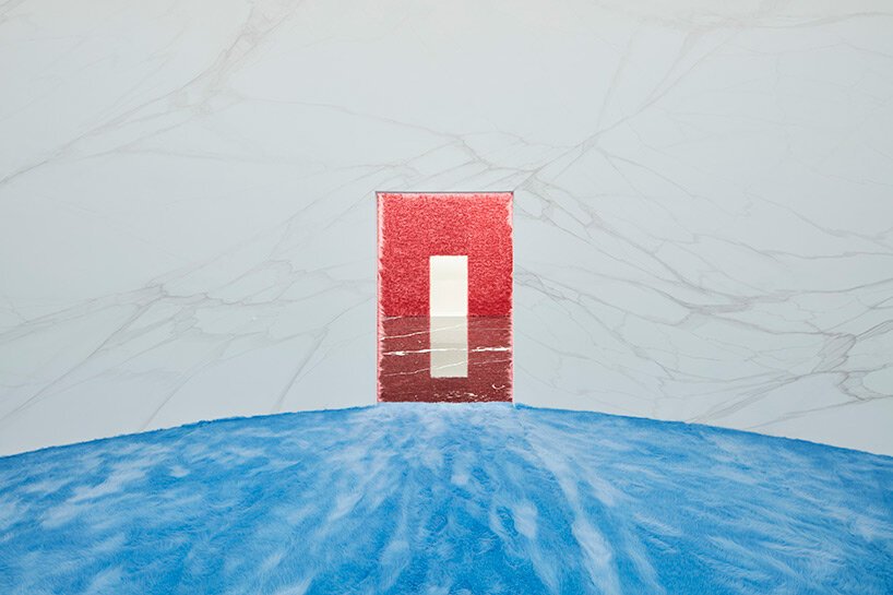 Miuccia Prada、雷姆·库哈斯 (Rem Koolhaas) 等人讨论 Prada 2021 秋冬女装秀和纹理套装