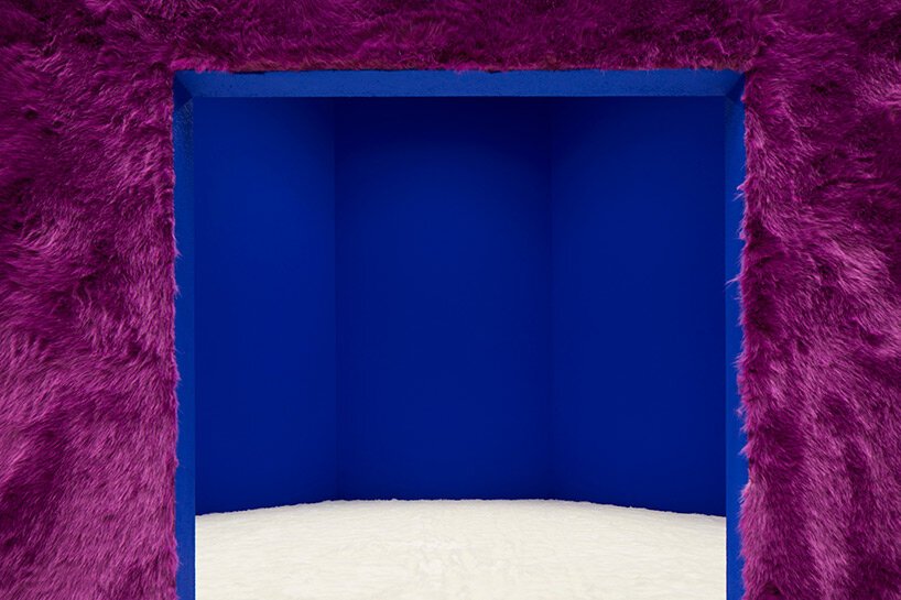 Miuccia Prada、雷姆·库哈斯 (Rem Koolhaas) 等人讨论 Prada 2021 秋冬女装秀和纹理套装