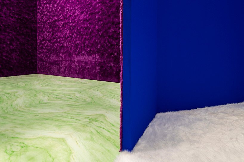 Miuccia Prada、雷姆·库哈斯 (Rem Koolhaas) 等人讨论 Prada 2021 秋冬女装秀和纹理套装