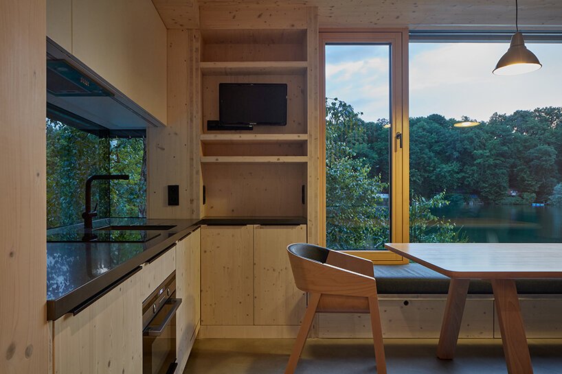 studio prodesi/domesi 完成了一座受船舱启发的水边小屋