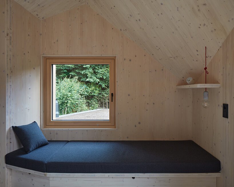 studio prodesi/domesi 完成了一座受船舱启发的水边小屋