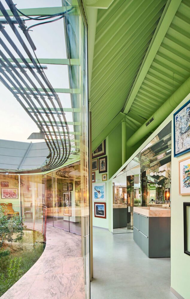 这座“兰布拉气候屋”正在恢复曾经因城市化而遭到破坏的丰富生态系统