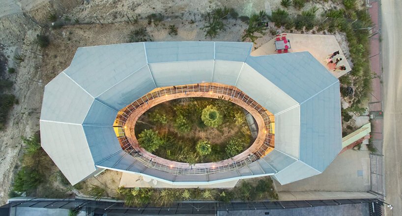 这座“兰布拉气候屋”正在恢复曾经因城市化而遭到破坏的丰富生态系统