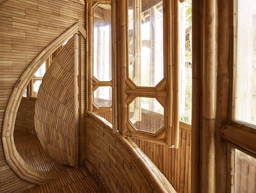 印度尼西亚 RAW 建筑使用再生塑料 + 竹子建造工作室和住宅 印度尼西亚 RAW 建筑使用再生塑料 + 竹子建造工作室和住宅