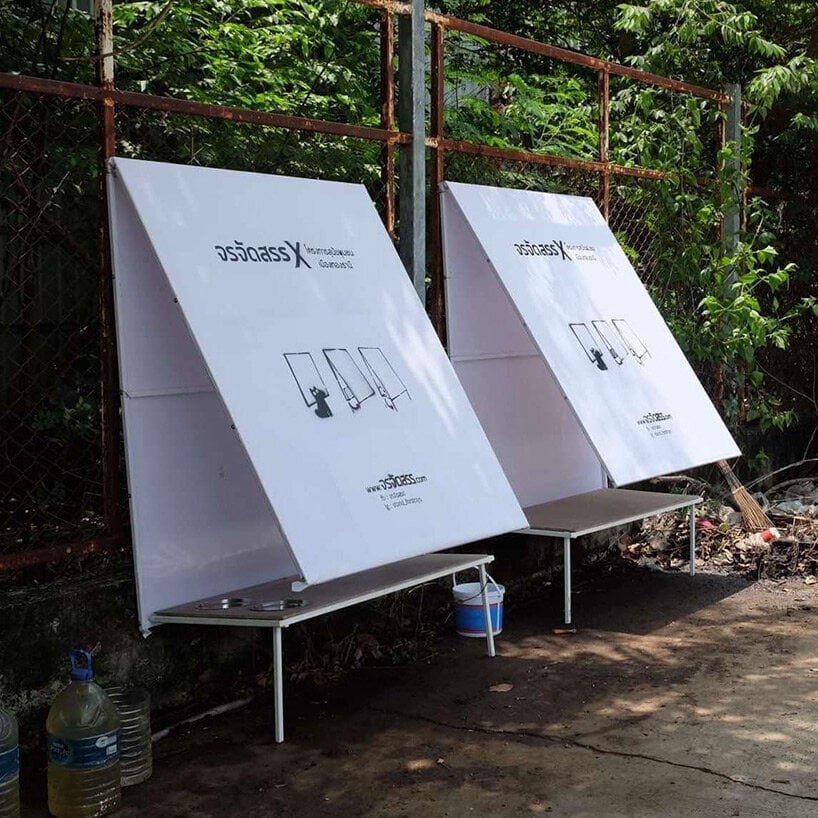 泰国的流浪狗在由广告牌改造而成的折叠结构中找到了庇护所