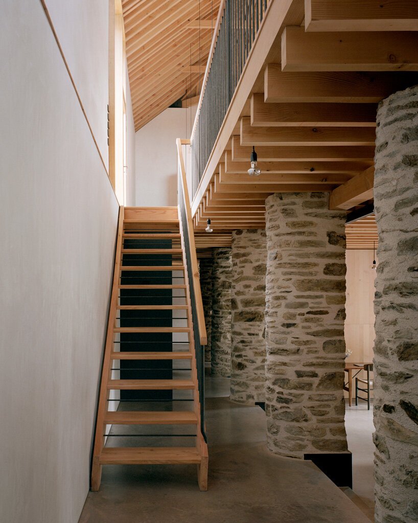 TYPE 将德文郡乡村的旧石仓改造成家庭住宅