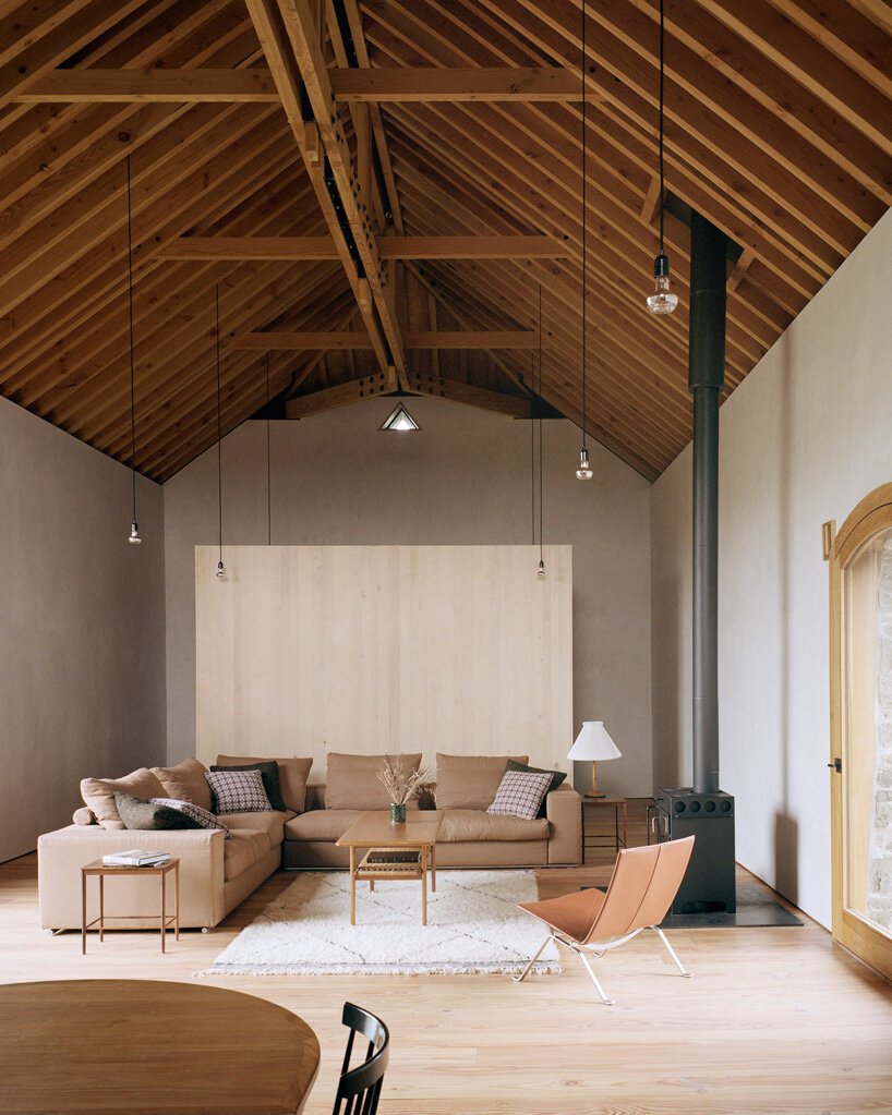 TYPE 将德文郡乡村的旧石仓改造成家庭住宅