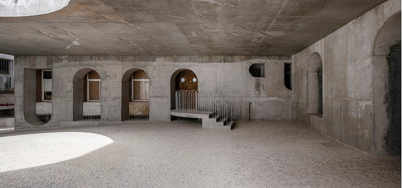 DJarquitectura 为西班牙大学庭院的创意活动设置了螺旋混凝土结构 DJarquitectura 为西班牙大学庭院的创意活动设置了螺旋混凝土结构