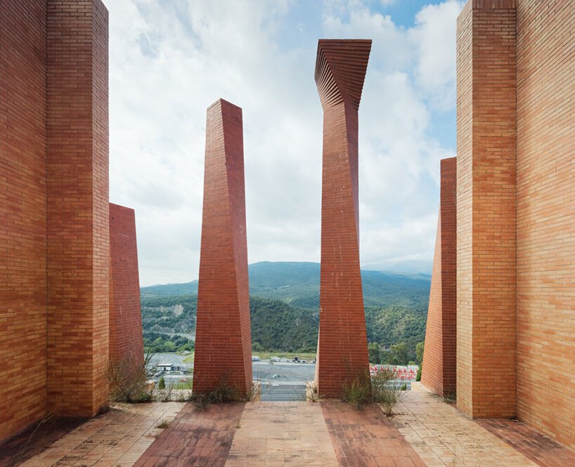 里卡多·波菲尔是谁？设计邦记得他最具标志性的作品