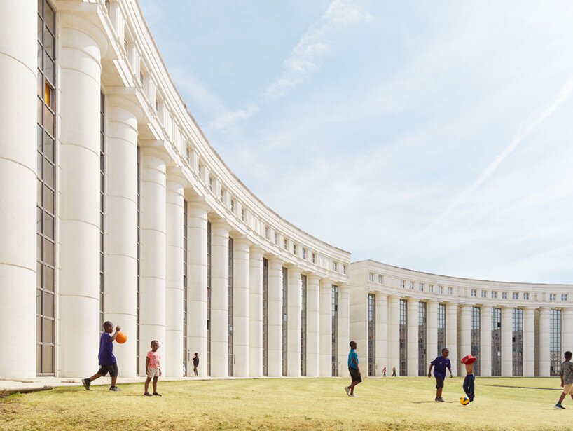 里卡多·波菲尔是谁？设计邦记得他最具标志性的作品