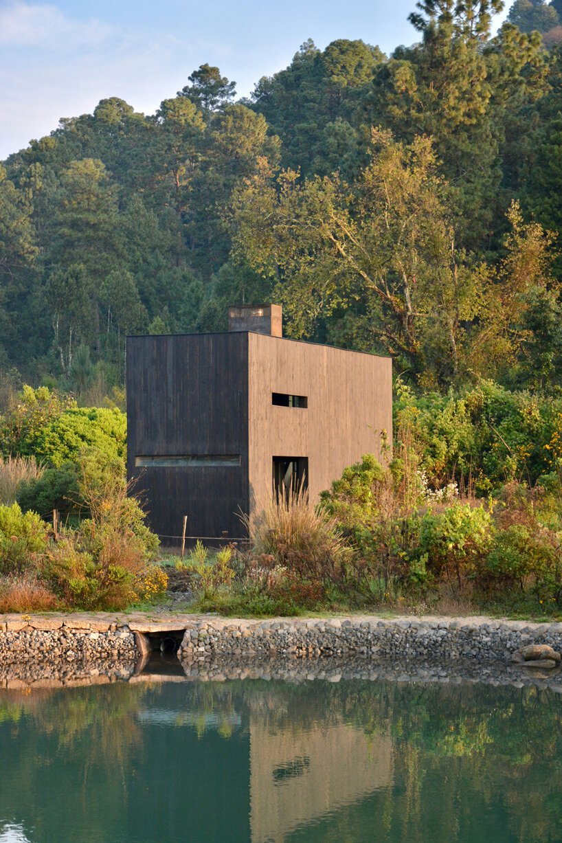 墨西哥的净零休养地结合了住宅、工作室和离网浴室